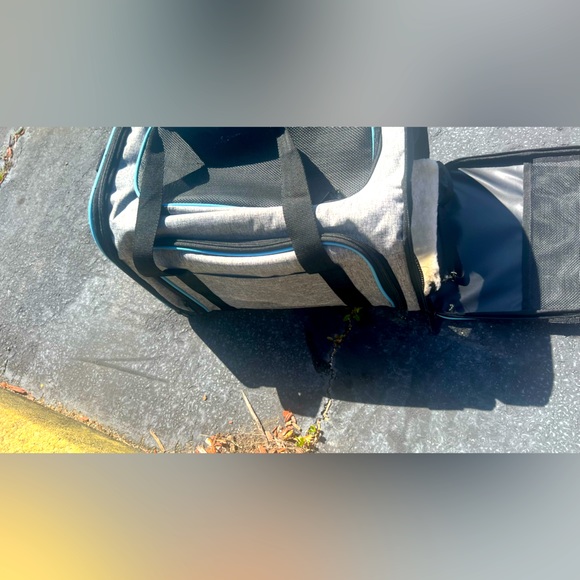 Expandable Airline approved pet Carrier up to 20lbs - Picture 2 of 5